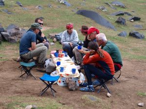 Jedzenie w obozie na Ararat. Exploruj.pl - trekking w góry